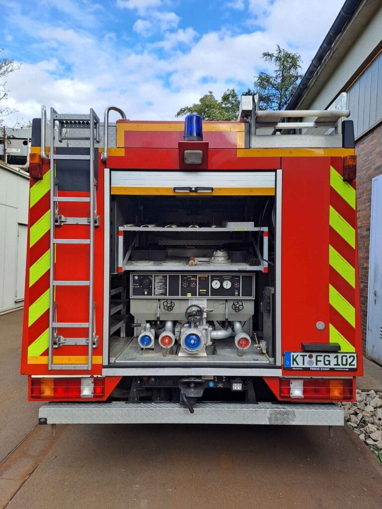 Blick auf die Feuerlöschkreiselpumpe im Heck des Löschgruppenfahrzeugs von Franken Guss.